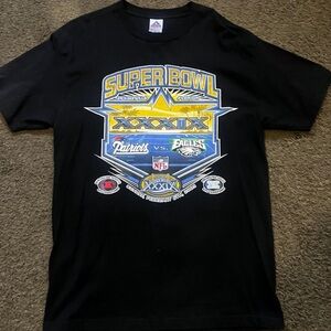 Super Bowl Tshirt size Large color Black 

Super Bowl XXXIX
February 6, 2005
